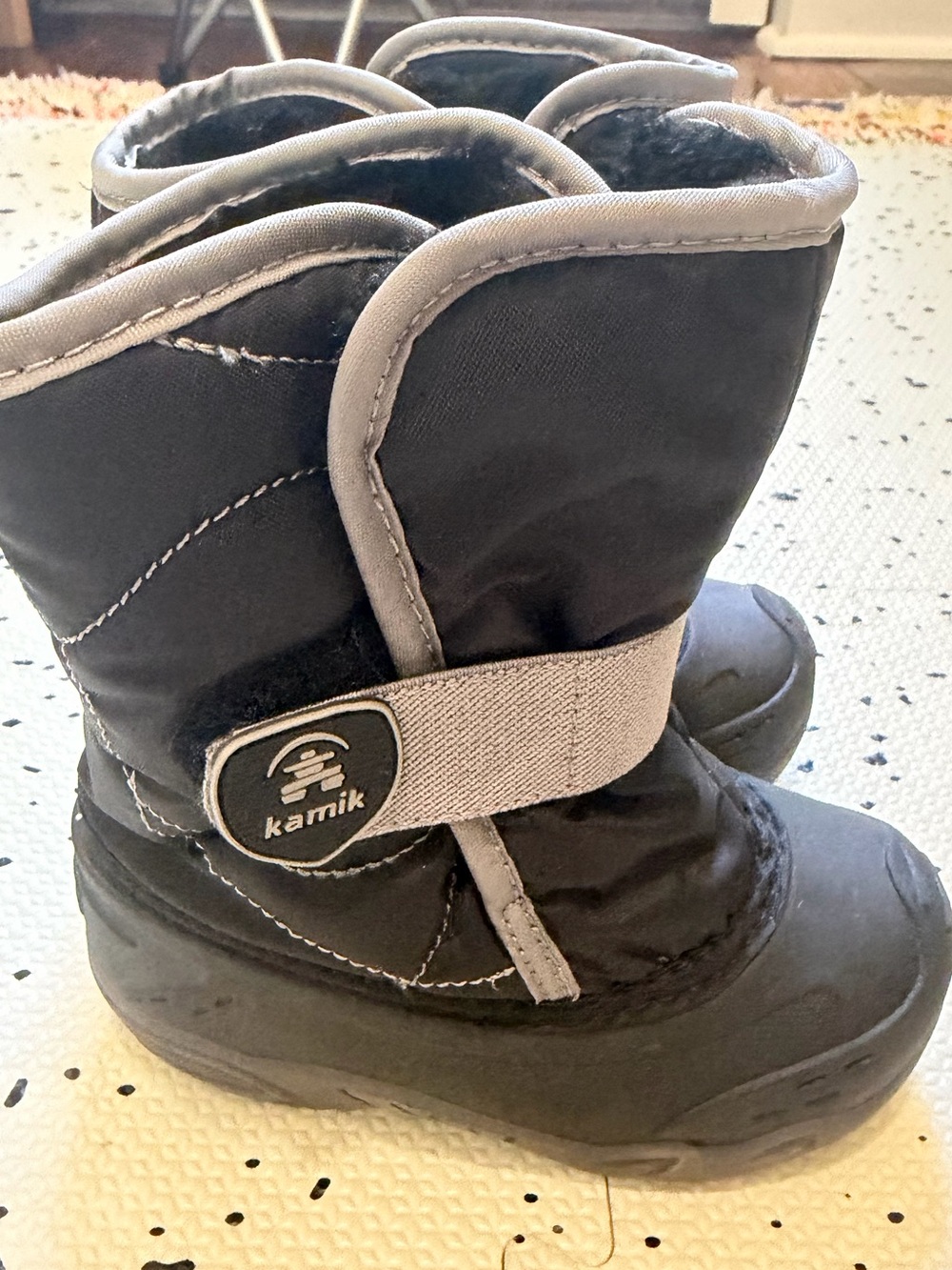 Kamik Kids Black and Gray Insulated Snow Boots size 9 little kids